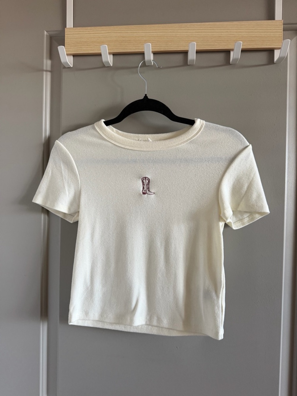 Cream Short Sleeve Women's Baby Tee with Embroidered Pink Cowboy Boot